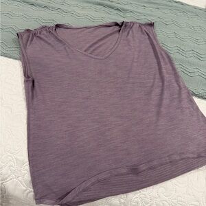 Women's Lululemon sleevless shirt